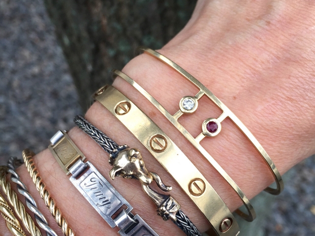 Which colour of Vintage Alhambra bracelet to stack with Cartier love  bracelets?